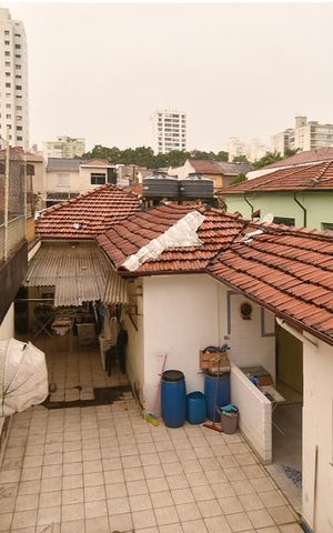 Casa à venda com 440m², 5 quartos e 8 vagasVista da casa pelo terraço