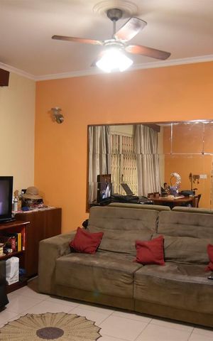 Casa à venda com 440m², 5 quartos e 8 vagasSala