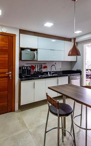 Apartamento para alugar com 200m², 4 quartos e 1 vaga Apartamento para alugar com 200m², 4 quartos e 1 vagaCozinha
