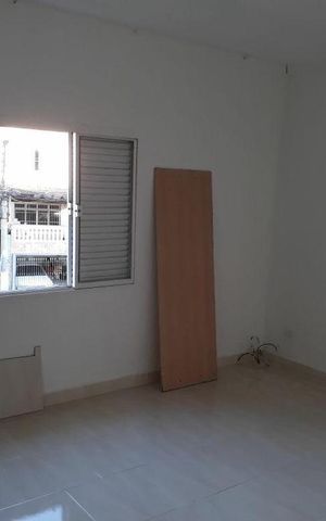 Casa à venda com 250m², 2 quartos e 3 vagas Casa à venda com 250m², 2 quartos e 3 vagasSala