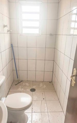 Casa à venda com 334m², 2 quartos e 6 vagasBanheiro 1