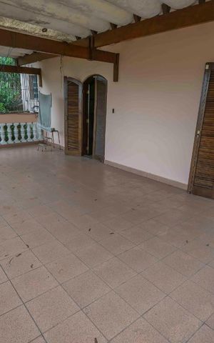 Casa à venda com 334m², 2 quartos e 6 vagasVaranda