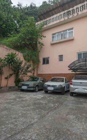Casa à venda com 334m², 2 quartos e 6 vagasGaragem