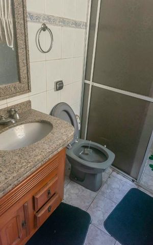 Casa à venda com 334m², 2 quartos e 6 vagasBanheiro 2