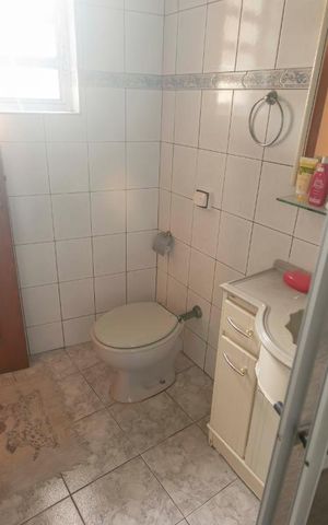 Casa à venda com 334m², 2 quartos e 6 vagasBanheiro da Suíte