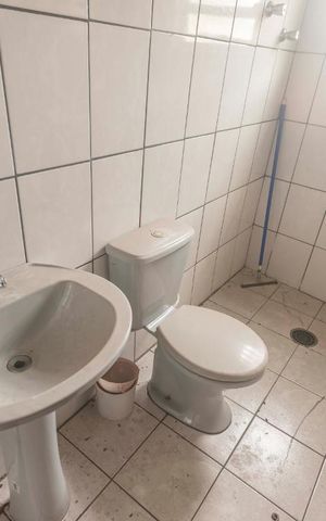 Casa à venda com 334m², 2 quartos e 6 vagasBanheiro 1