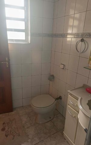 Casa à venda com 334m², 2 quartos e 6 vagasBanheiro da Suíte