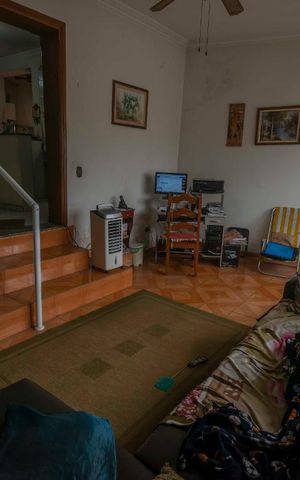Casa à venda com 334m², 2 quartos e 6 vagasSala