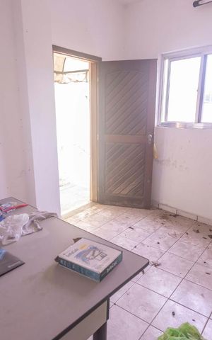 Casa à venda com 334m², 2 quartos e 6 vagasSala