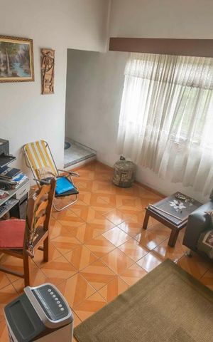 Casa à venda com 334m², 2 quartos e 6 vagasSala