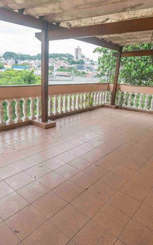 Casa à venda com 334m², 2 quartos e 6 vagasVaranda