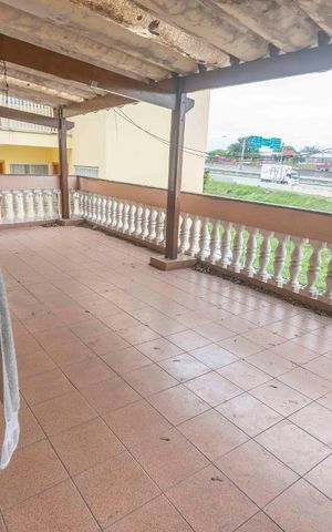 Casa à venda com 334m², 2 quartos e 6 vagasVaranda