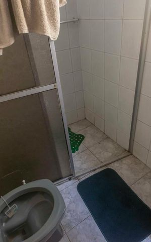 Casa à venda com 334m², 2 quartos e 6 vagasBanheiro 2