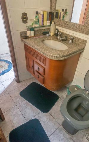Casa à venda com 334m², 2 quartos e 6 vagasBanheiro 2