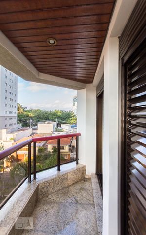 Apartamento à venda com 171m², 3 quartos e 3 vagasVaranda da Suíte 1 e 2