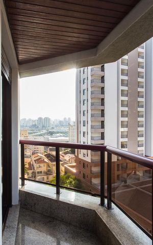 Apartamento à venda com 171m², 3 quartos e 3 vagasVaranda da Suíte 1 e 2