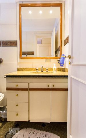 Apartamento à venda com 171m², 3 quartos e 3 vagasBanheiro da Suíte 1