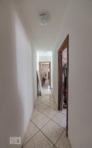 Casa à venda com 125m², 3 quartos e 2 vagas Casa à venda com 125m², 3 quartos e 2 vagasCorredor