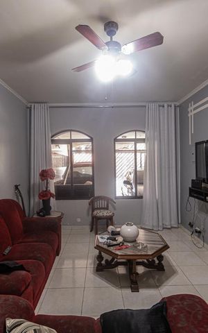 Casa à venda com 125m², 3 quartos e 2 vagas Casa à venda com 125m², 3 quartos e 2 vagasSala