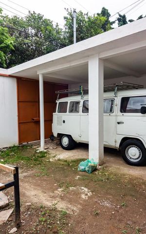 Casa à venda com 182m², 2 quartos e 2 vagas Casa à venda com 182m², 2 quartos e 2 vagasGaragem