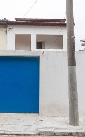 Casa à venda com 182m², 2 quartos e 2 vagasFachada
