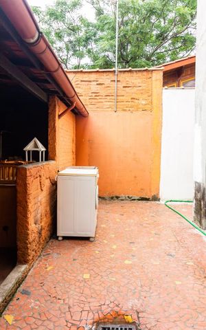 Casa à venda com 182m², 2 quartos e 2 vagas Casa à venda com 182m², 2 quartos e 2 vagasQuintal