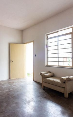 Casa à venda com 182m², 2 quartos e 2 vagas Casa à venda com 182m², 2 quartos e 2 vagasSala