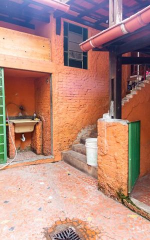 Casa à venda com 182m², 2 quartos e 2 vagas Casa à venda com 182m², 2 quartos e 2 vagasQuintal