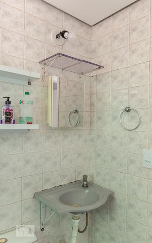 Apartamento à venda com 65m², 2 quartos e 1 vaga Apartamento à venda com 65m², 2 quartos e 1 vagaBanheiro