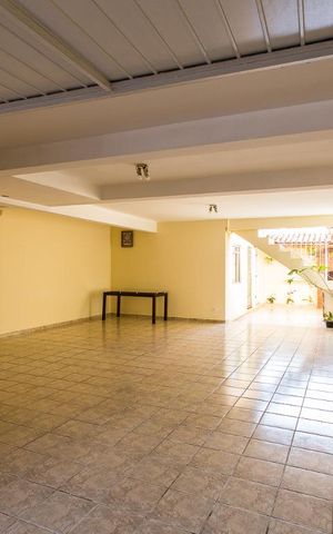 Casa à venda com 350m², 3 quartos e 4 vagasGaragem