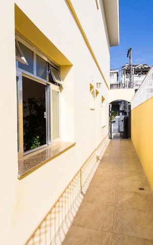Casa à venda com 350m², 3 quartos e 4 vagasCorredor Externo