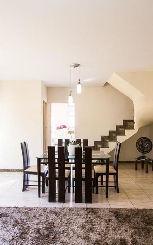Casa à venda com 350m², 3 quartos e 4 vagasSala