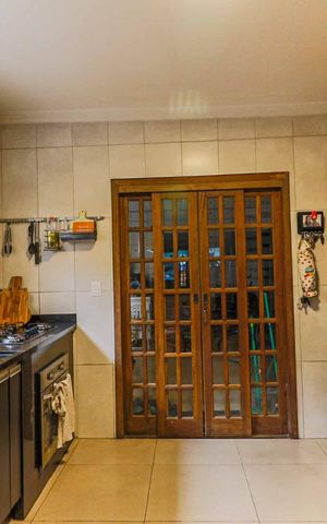 Casa à venda com 194m², 4 quartos e sem vaga Casa à venda com 194m², 4 quartos e sem vagaCozinha