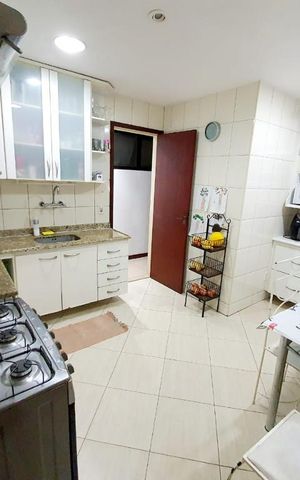 Apartamento à venda com 300m², 5 quartos e 2 vagas Apartamento à venda com 300m², 5 quartos e 2 vagasCozinha