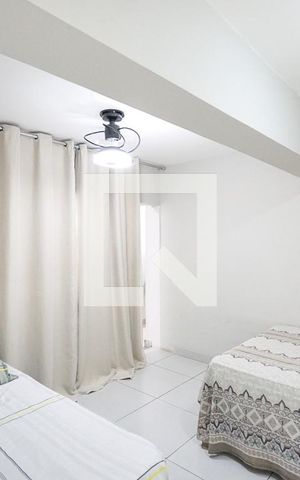 Casa à venda com 450m², 4 quartos e 4 vagas Casa à venda com 450m², 4 quartos e 4 vagasQuarto de serviço