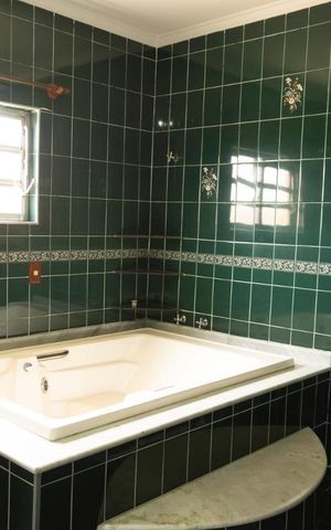 Casa à venda com 500m², 5 quartos e 8 vagas Casa à venda com 500m², 5 quartos e 8 vagasSuite com Hidro Quarto 1