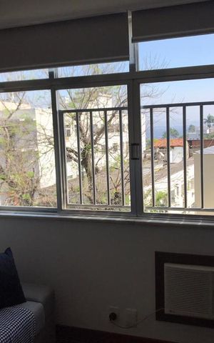 Apartamento à venda com 160m², 3 quartos e 2 vagas Apartamento à venda com 160m², 3 quartos e 2 vagasEscritório