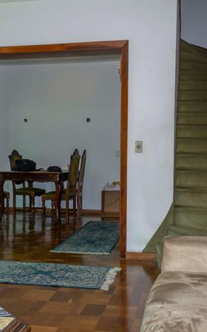 Casa para alugar com 223m², 4 quartos e 2 vagas Casa para alugar com 223m², 4 quartos e 2 vagasSala