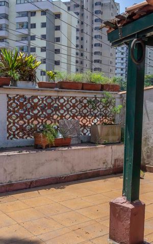 Casa para alugar com 223m², 4 quartos e 2 vagas Casa para alugar com 223m², 4 quartos e 2 vagasQuintal