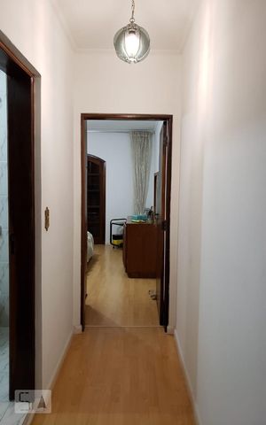 Casa à venda com 180m², 2 quartos e 5 vagas Casa à venda com 180m², 2 quartos e 5 vagasCorredor