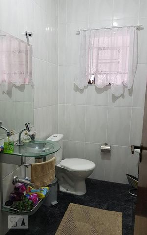 Casa à venda com 180m², 2 quartos e 5 vagas Casa à venda com 180m², 2 quartos e 5 vagasLavabo