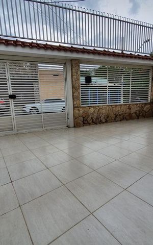 Casa à venda com 180m², 2 quartos e 5 vagas Casa à venda com 180m², 2 quartos e 5 vagasQuintal