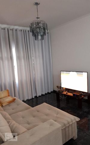 Casa à venda com 180m², 2 quartos e 5 vagas Casa à venda com 180m², 2 quartos e 5 vagasSala