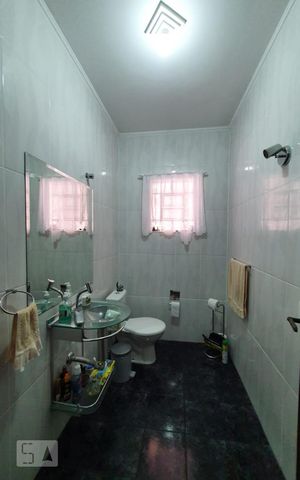 Casa à venda com 180m², 2 quartos e 5 vagas Casa à venda com 180m², 2 quartos e 5 vagasLavabo