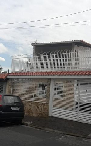 Casa à venda com 180m², 2 quartos e 5 vagas Casa à venda com 180m², 2 quartos e 5 vagasFrente da casa