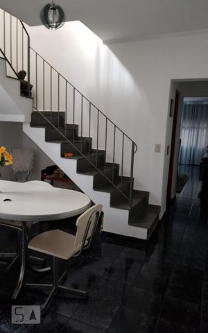 Casa à venda com 180m², 2 quartos e 5 vagas Casa à venda com 180m², 2 quartos e 5 vagasCozinha