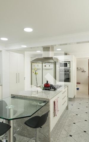 Apartamento à venda com 330m², 3 quartos e 4 vagas Apartamento à venda com 330m², 3 quartos e 4 vagasCozinha
