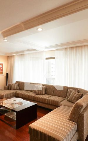 Apartamento à venda com 330m², 3 quartos e 4 vagas Apartamento à venda com 330m², 3 quartos e 4 vagasSala