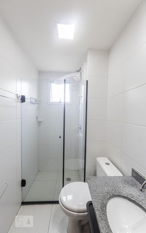 Apartamento à venda com 47m², 2 quartos e 1 vaga Apartamento à venda com 47m², 2 quartos e 1 vagaBanheiro Social