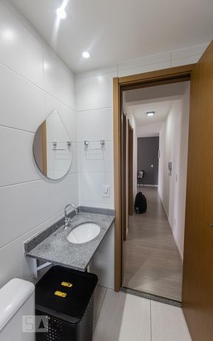 Apartamento à venda com 47m², 2 quartos e 1 vaga Apartamento à venda com 47m², 2 quartos e 1 vagaBanheiro Social
